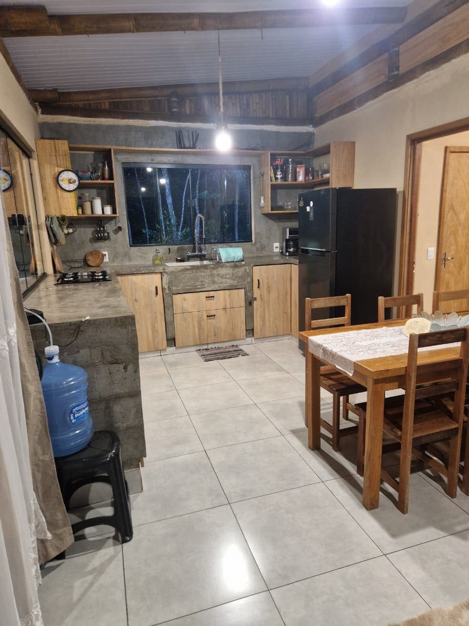 Cozinha à noite